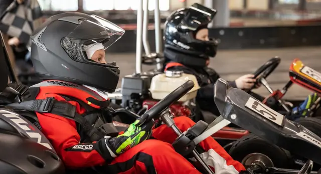 Все карты оборудованы дугами и четырехточечными ремнями безопасности